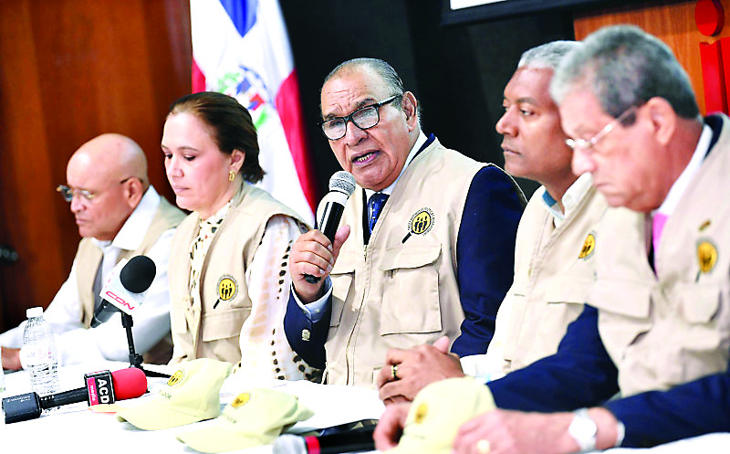 Integrantes del Observatorio de Políticas Migratorias durante una comparecencia ante micrófonos